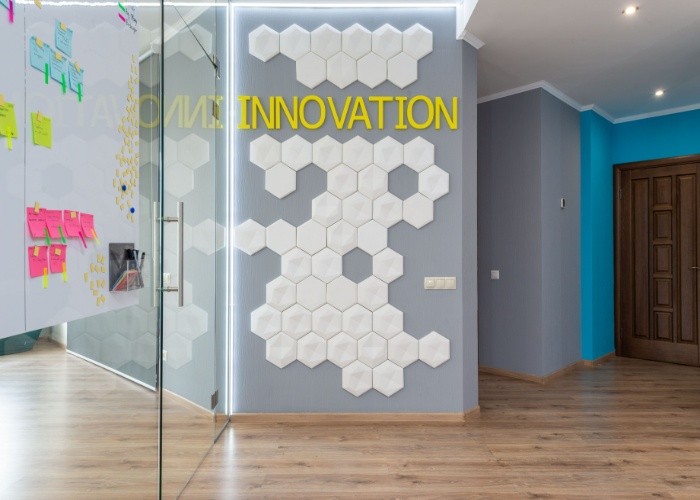 branding signage 700x500
